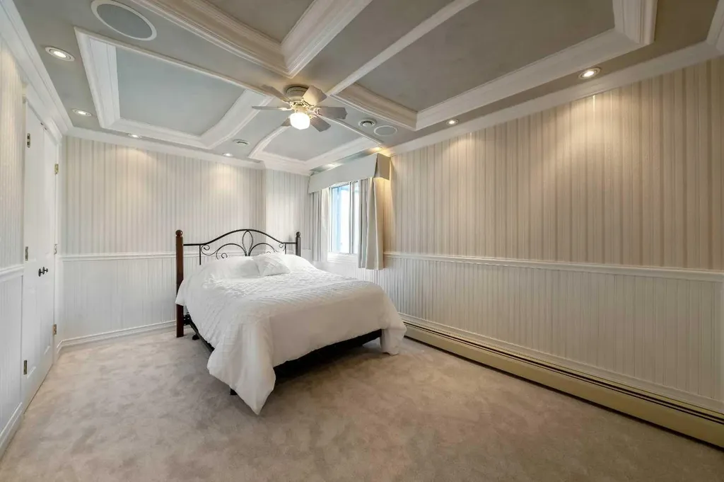 1208 14 Avenue SW Calgary AB T3C 0V9