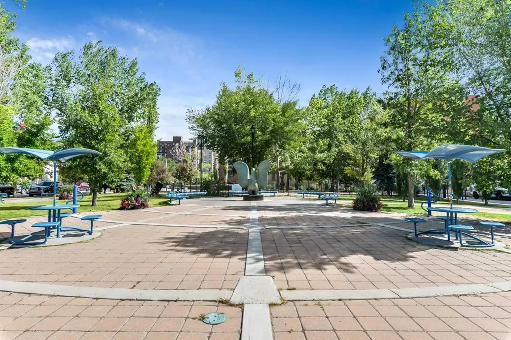 1208 14 Avenue SW Calgary AB T3C 0V9