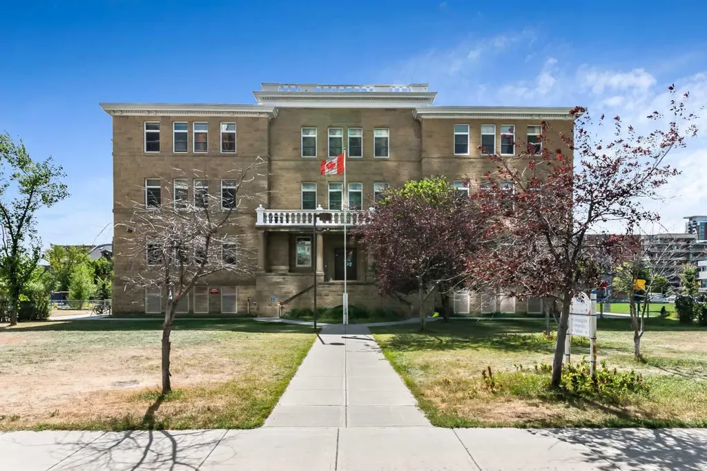 1208 14 Avenue SW Calgary AB T3C 0V9