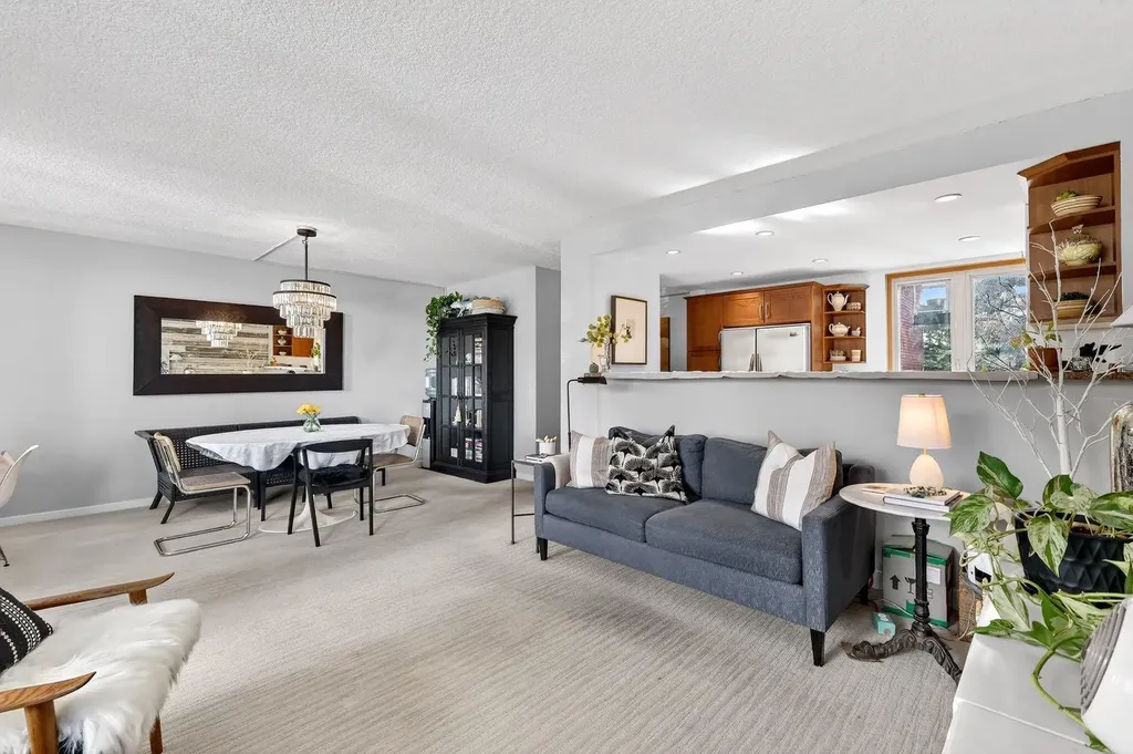 3316 Rideau Place SW Calgary AB T2S 1Z4