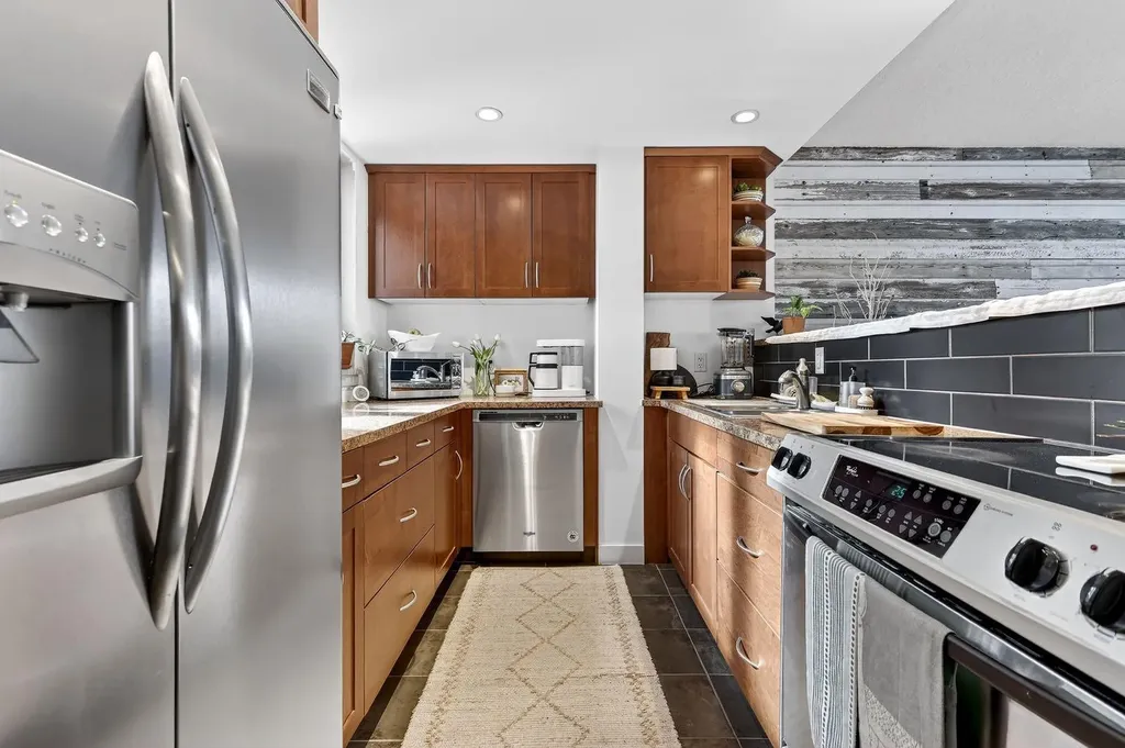 3316 Rideau Place SW Calgary AB T2S 1Z4