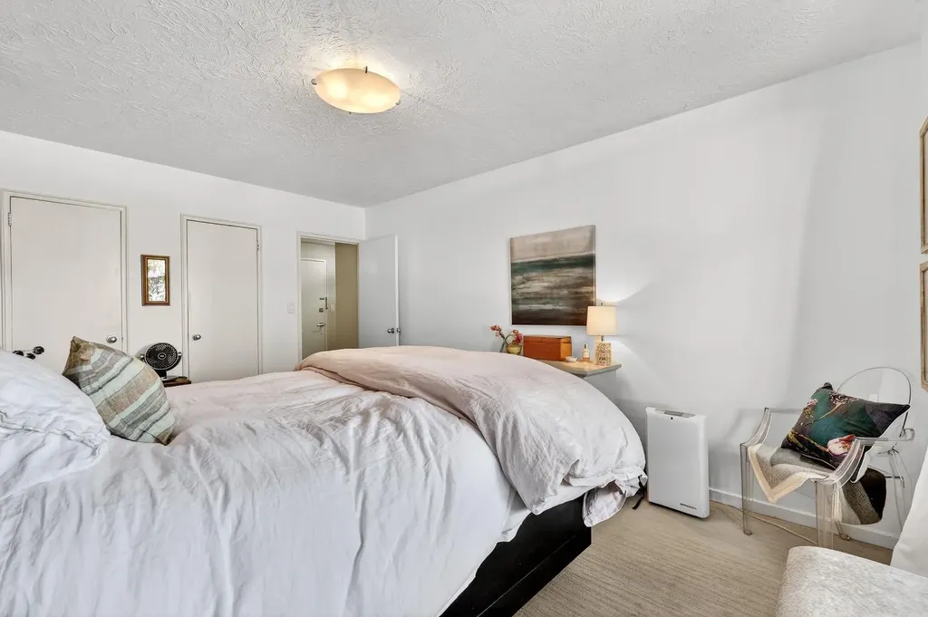 3316 Rideau Place SW Calgary AB T2S 1Z4