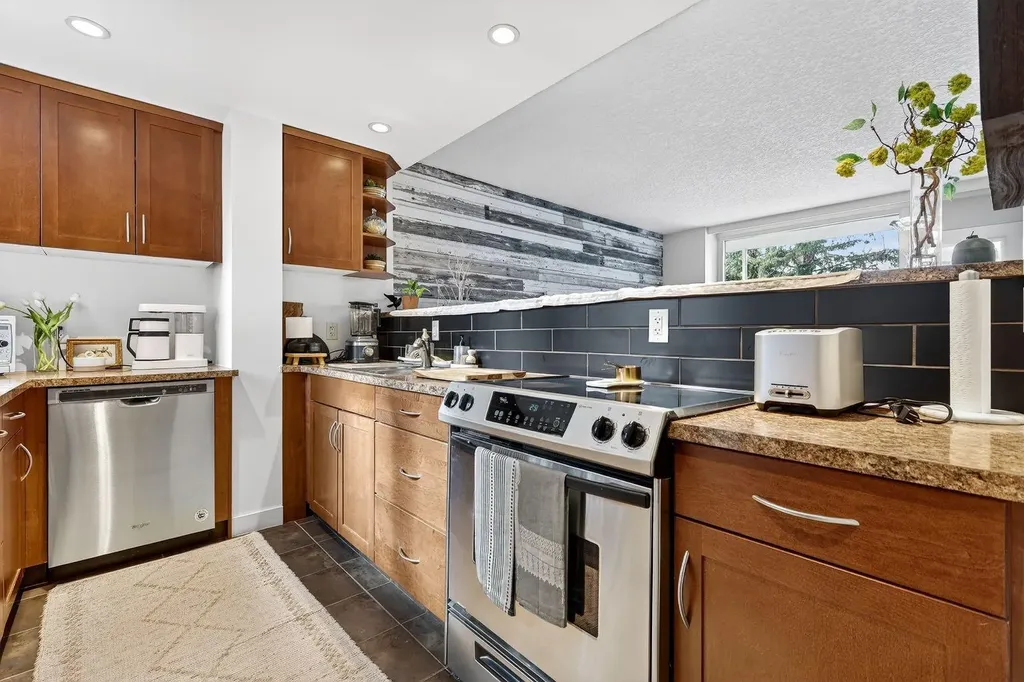 3316 Rideau Place SW Calgary AB T2S 1Z4