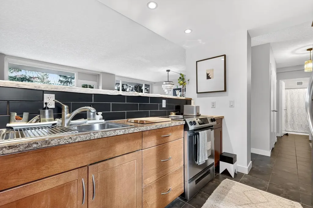 3316 Rideau Place SW Calgary AB T2S 1Z4