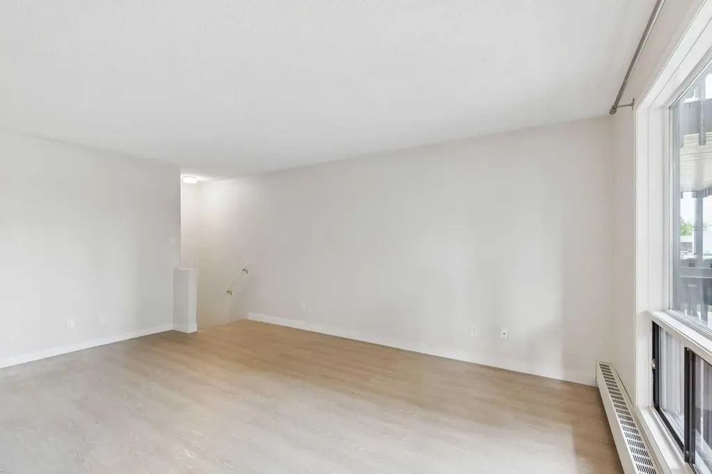 3519 49 Street NW Calgary AB T3A2E1