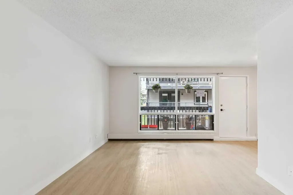 3519 49 Street NW Calgary AB T3A2E1