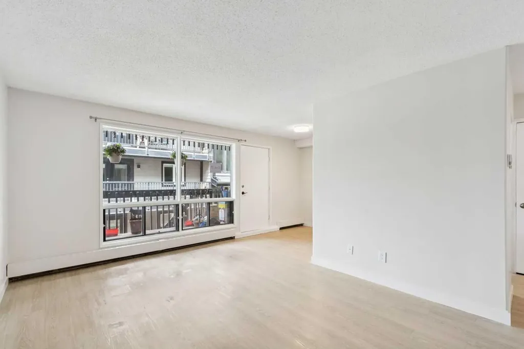 3519 49 Street NW Calgary AB T3A2E1