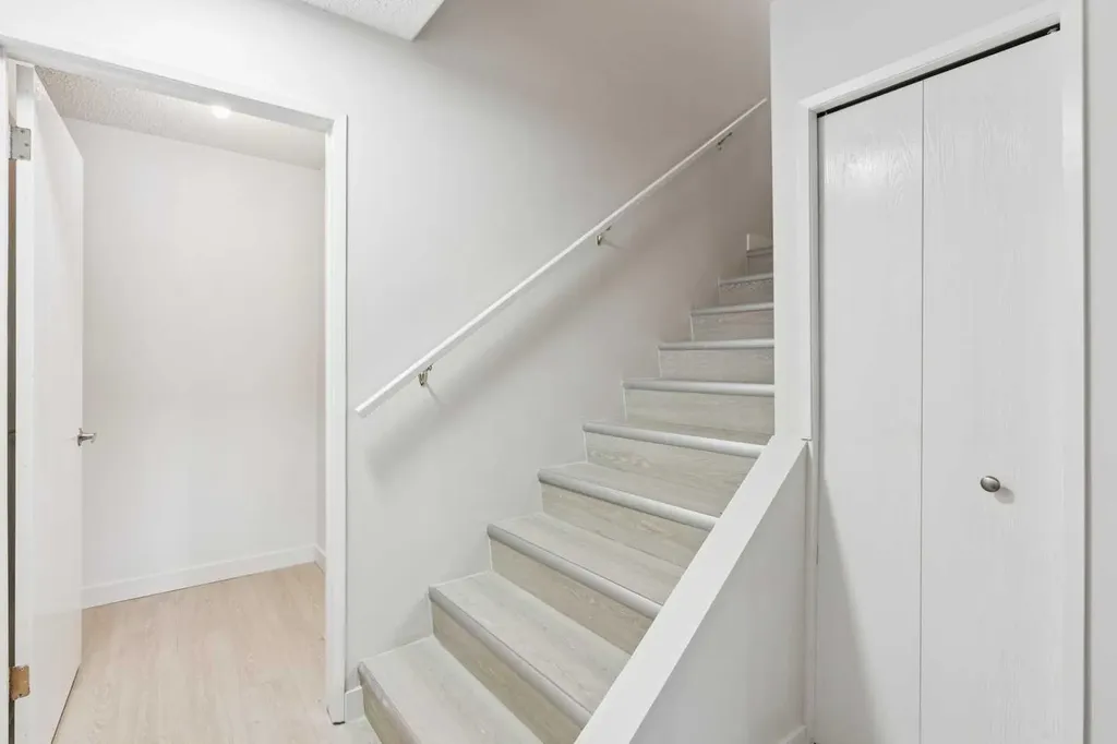 3519 49 Street NW Calgary AB T3A2E1
