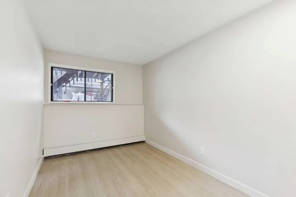 3519 49 Street NW Calgary AB T3A2E1