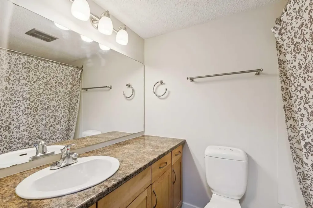 3519 49 Street NW Calgary AB T3A2E1
