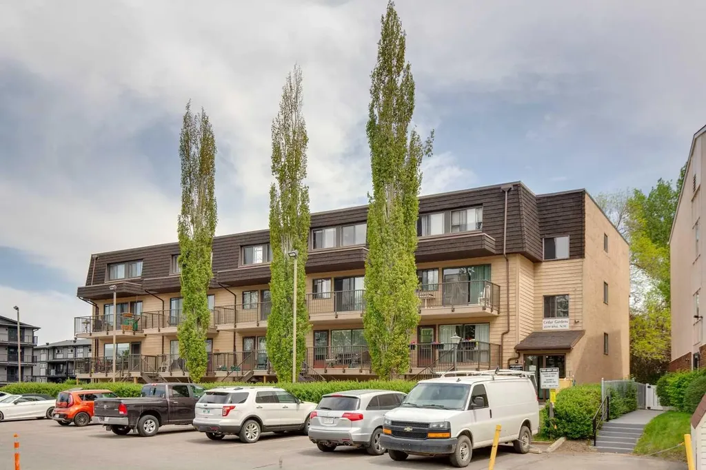 3519 49 Street NW Calgary AB T3A2E1
