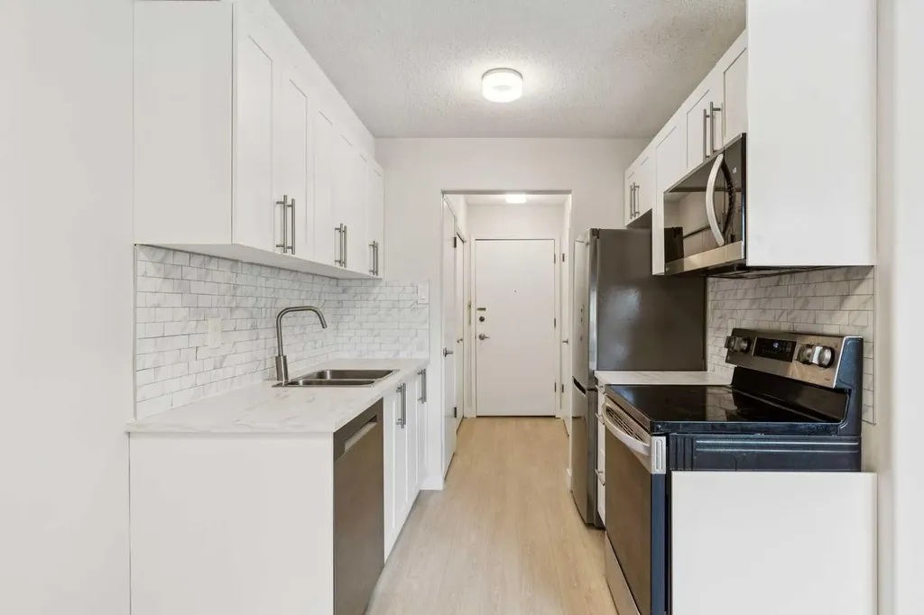 3519 49 Street NW Calgary AB T3A2E1