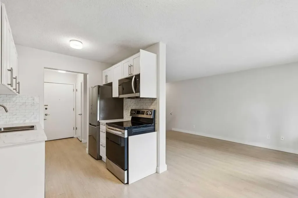 3519 49 Street NW Calgary AB T3A2E1