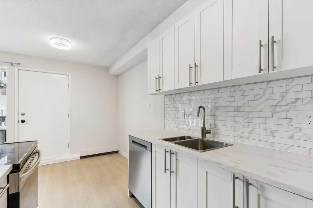 3519 49 Street NW Calgary AB T3A2E1
