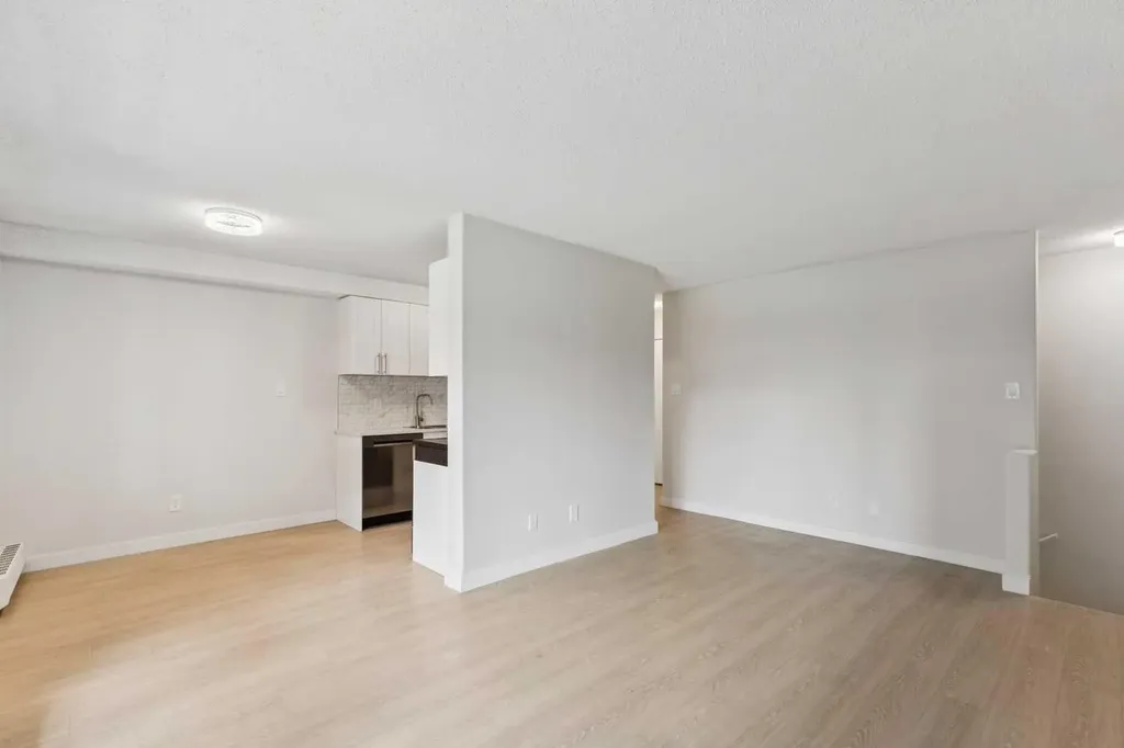 3519 49 Street NW Calgary AB T3A2E1
