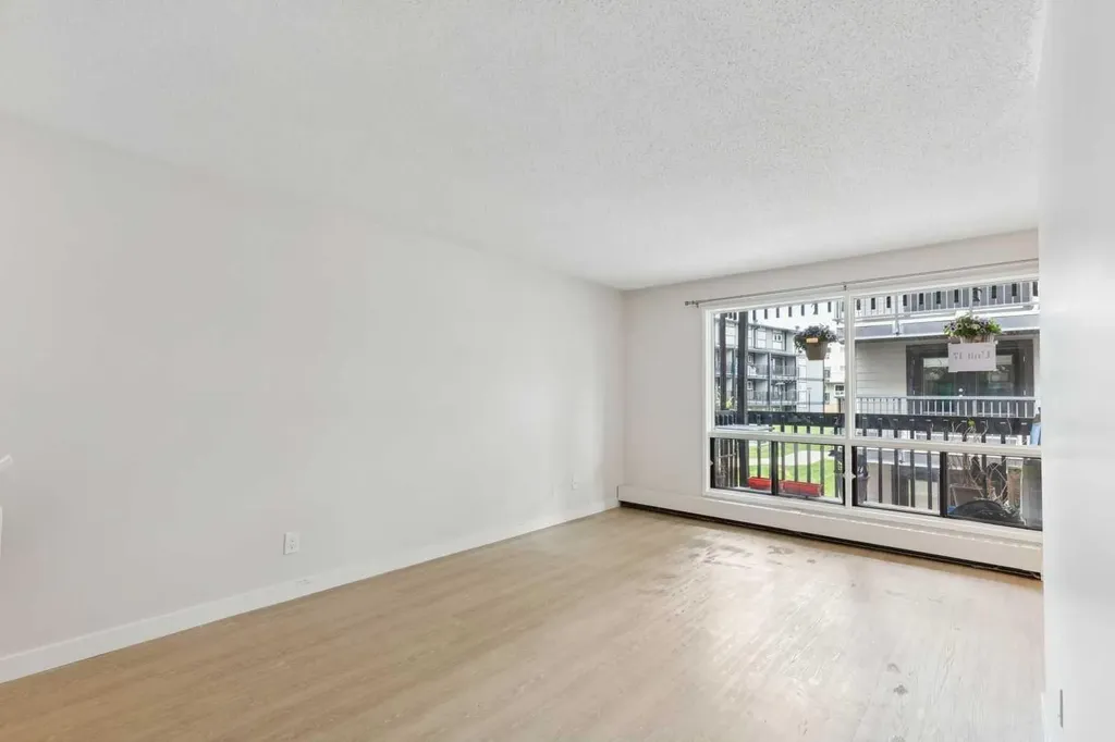 3519 49 Street NW Calgary AB T3A2E1