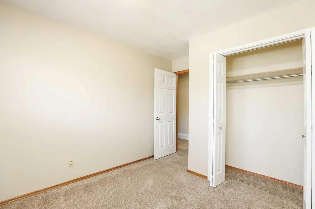 9 Queens Road W Lethbridge AB T1K3W1