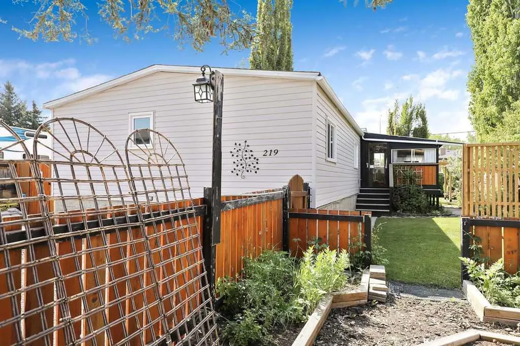 219 1st Avenue NW Diamond Valley AB T0L 0H0