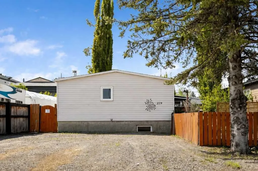 219 1st Avenue NW Diamond Valley AB T0L 0H0