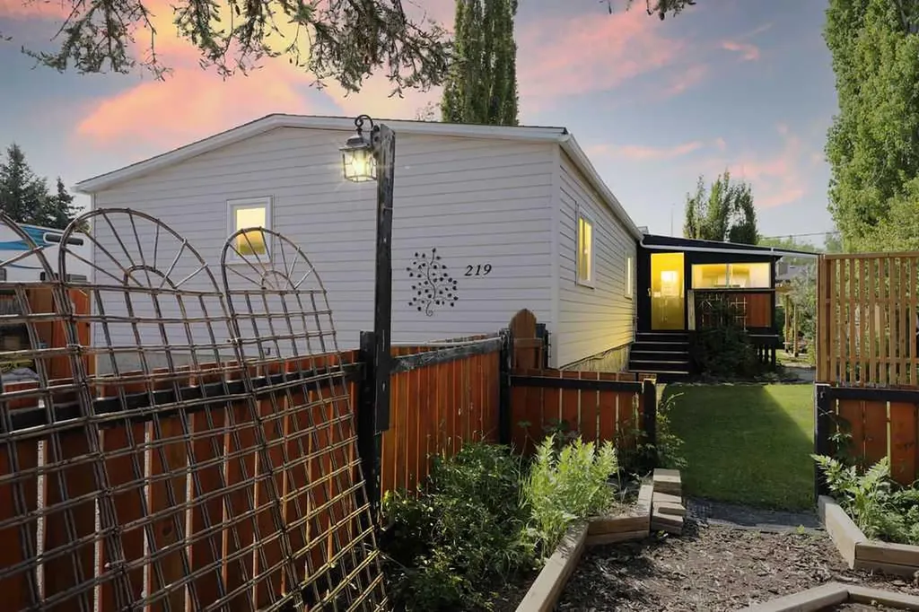 219 1st Avenue NW Diamond Valley AB T0L 0H0