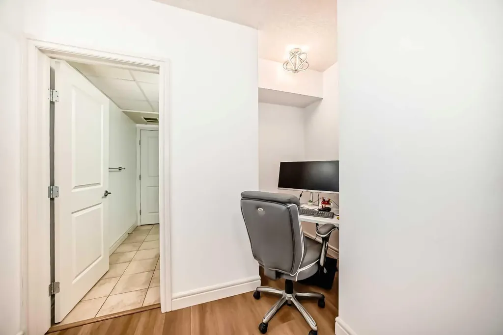 910 5 Avenue SW Calgary AB T2P 0C3
