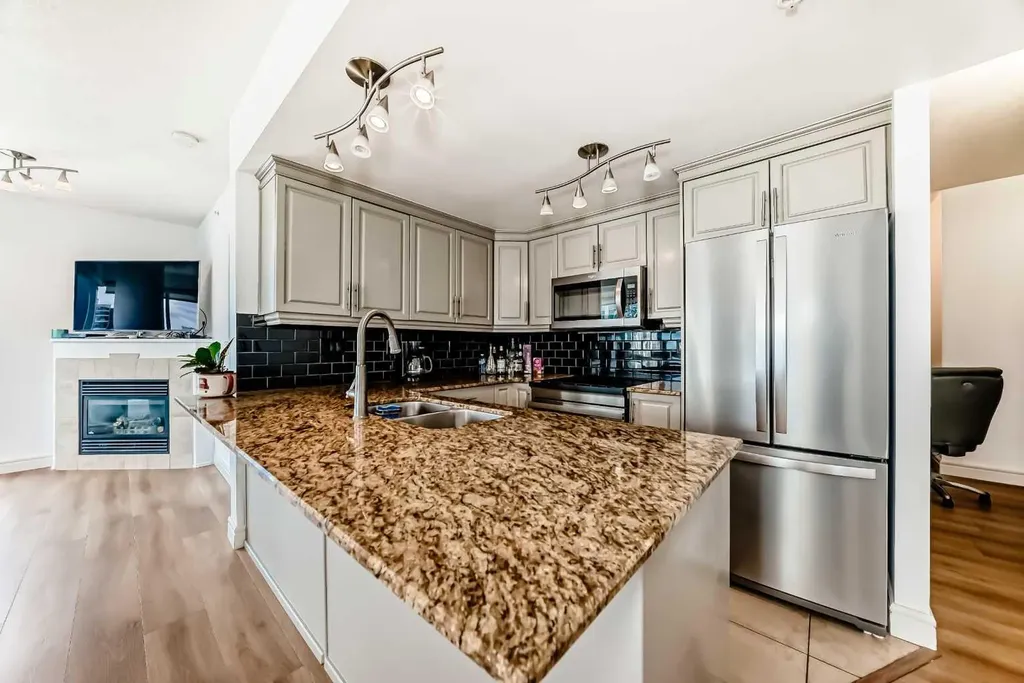 910 5 Avenue SW Calgary AB T2P 0C3