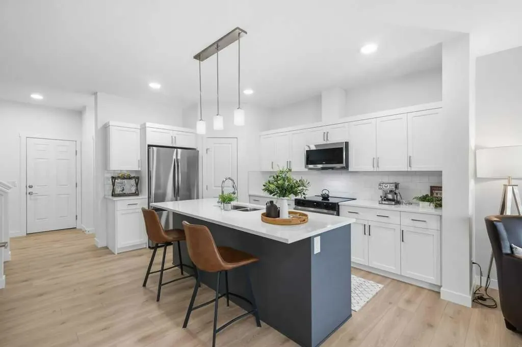 55 Heritage Manor Cochrane AB T4C 3K7