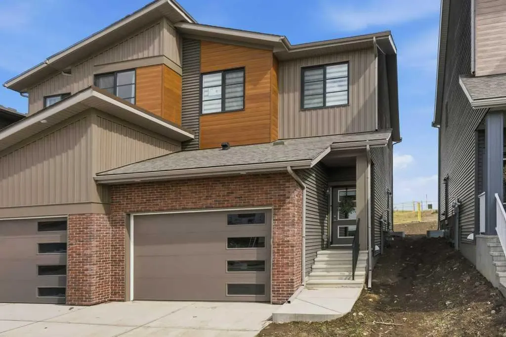 55 Heritage Manor Cochrane AB T4C 3K7