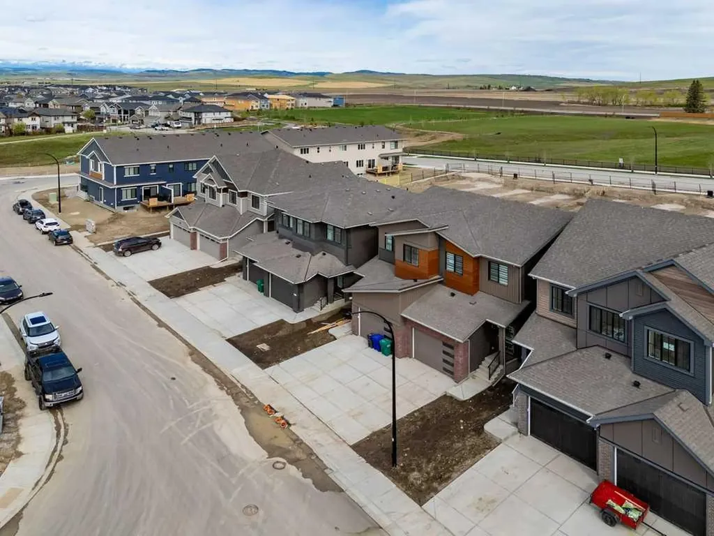 55 Heritage Manor Cochrane AB T4C 3K7
