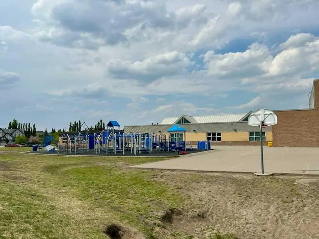 31 Cranford Close SE Calgary AB T3M 1N1