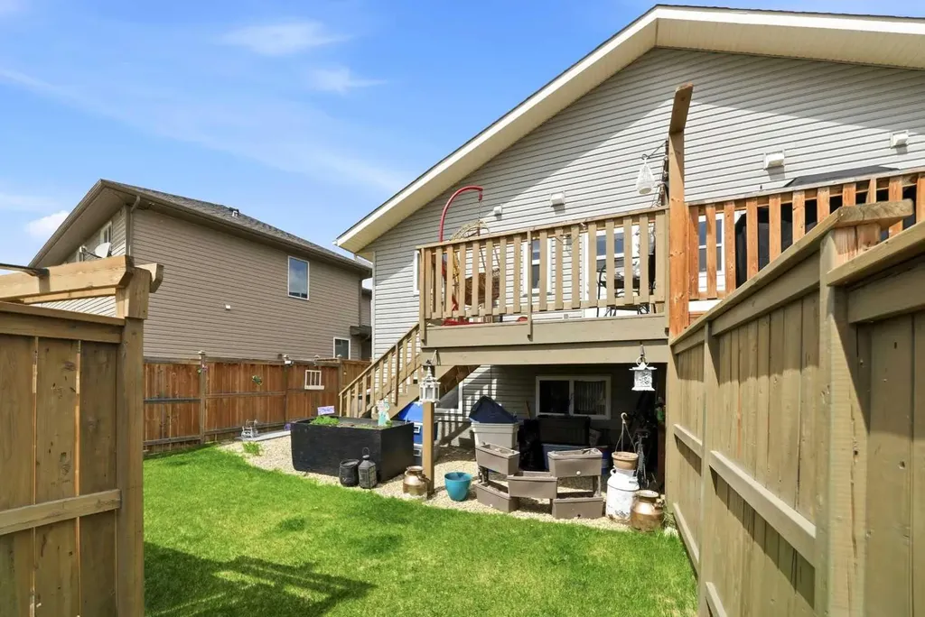 74 Ranchers Close Lacombe AB T4L 1E9