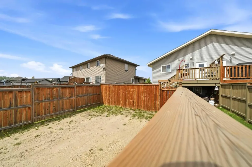 74 Ranchers Close Lacombe AB T4L 1E9