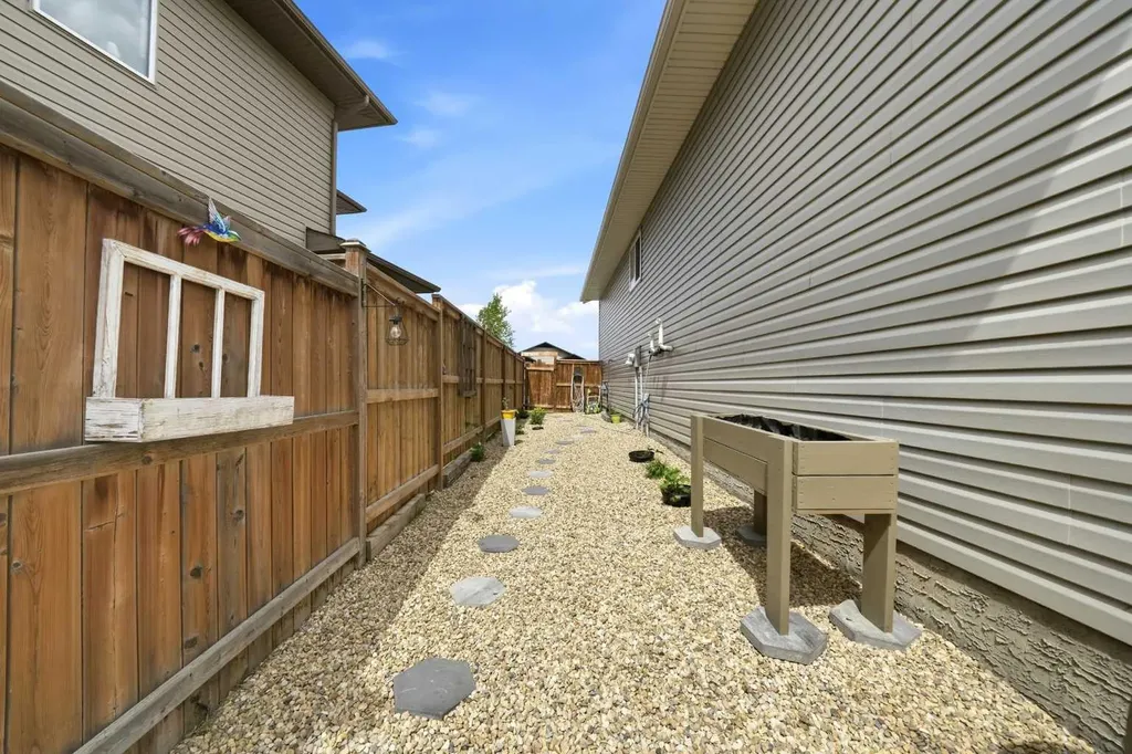 74 Ranchers Close Lacombe AB T4L 1E9