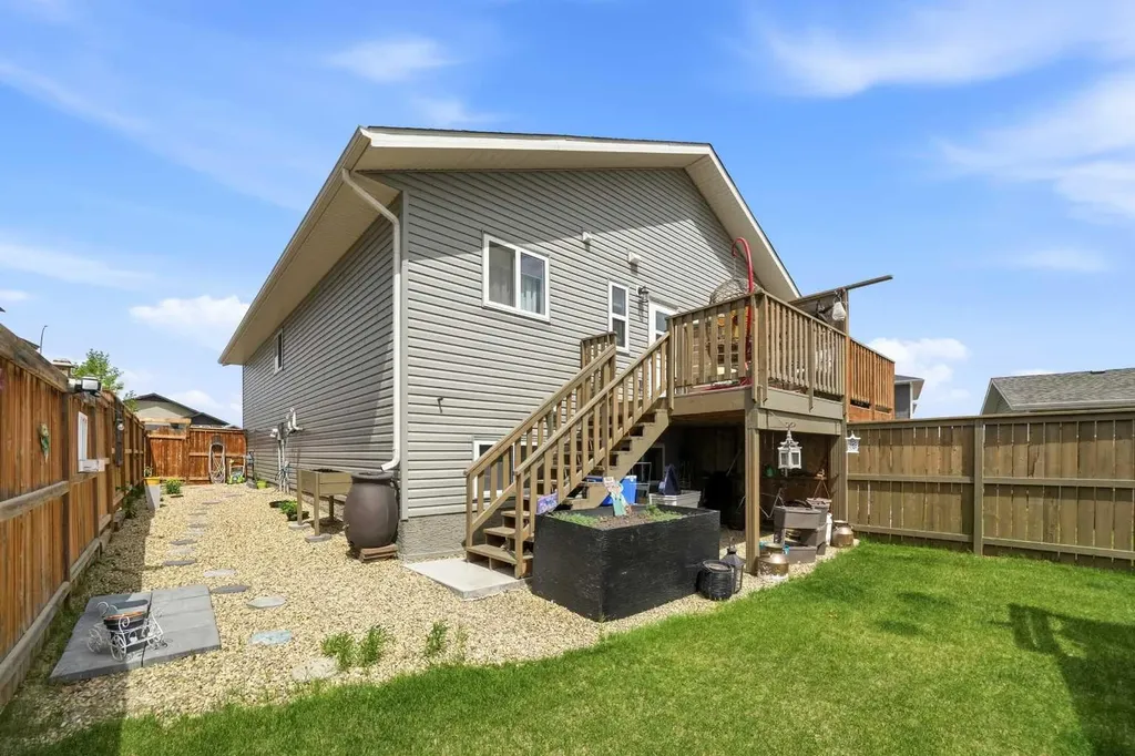 74 Ranchers Close Lacombe AB T4L 1E9