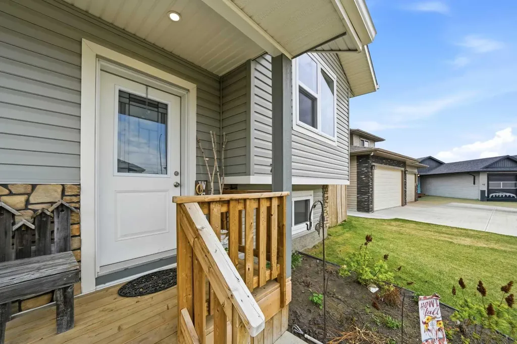 74 Ranchers Close Lacombe AB T4L 1E9