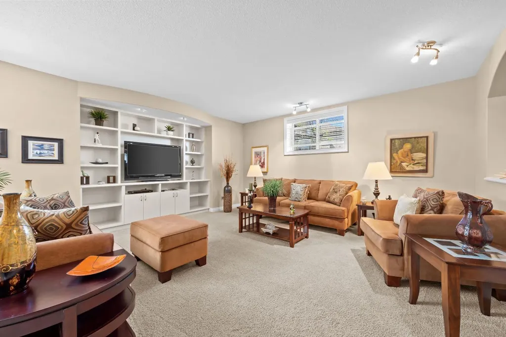 66 Cimarron Estates Green Okotoks AB T1S 0A4