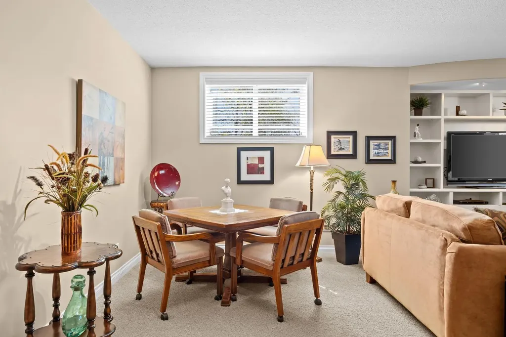 66 Cimarron Estates Green Okotoks AB T1S 0A4