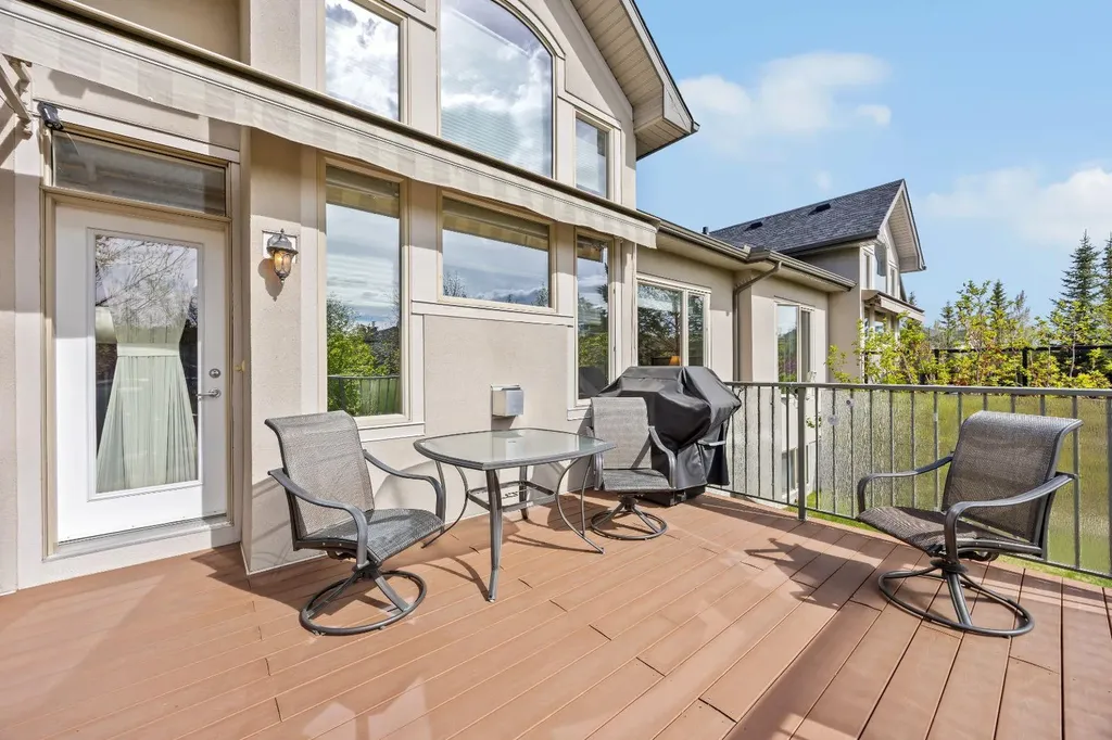 66 Cimarron Estates Green Okotoks AB T1S 0A4