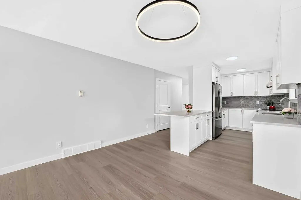 2208 Alexander Street SE Calgary AB T2G 4J6