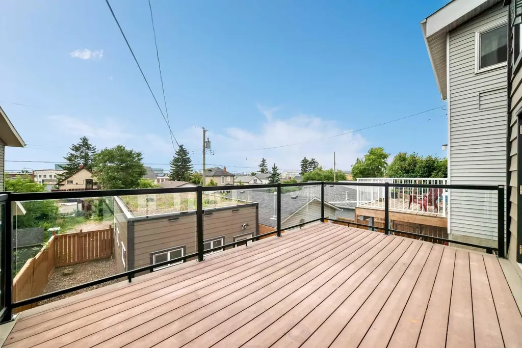 2208 Alexander Street SE Calgary AB T2G 4J6