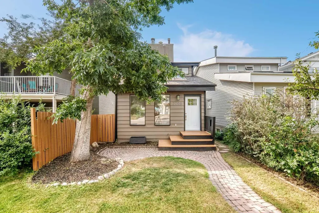 2208 Alexander Street SE Calgary AB T2G 4J6