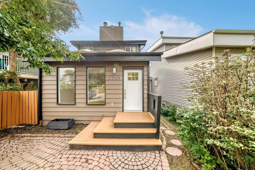 2208 Alexander Street SE Calgary AB T2G 4J6