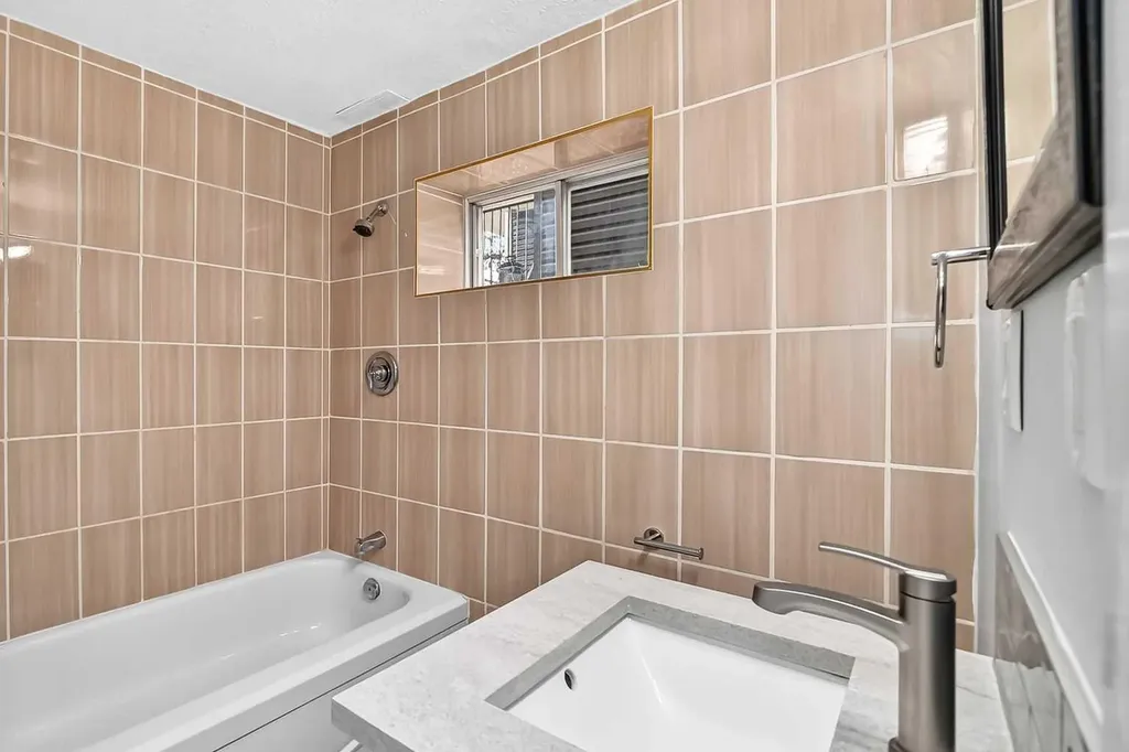 2208 Alexander Street SE Calgary AB T2G 4J6
