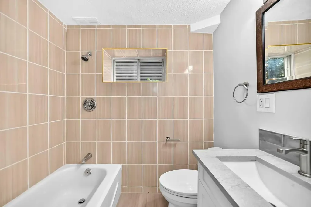 2208 Alexander Street SE Calgary AB T2G 4J6