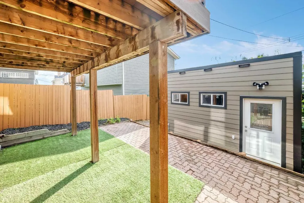 2208 Alexander Street SE Calgary AB T2G 4J6