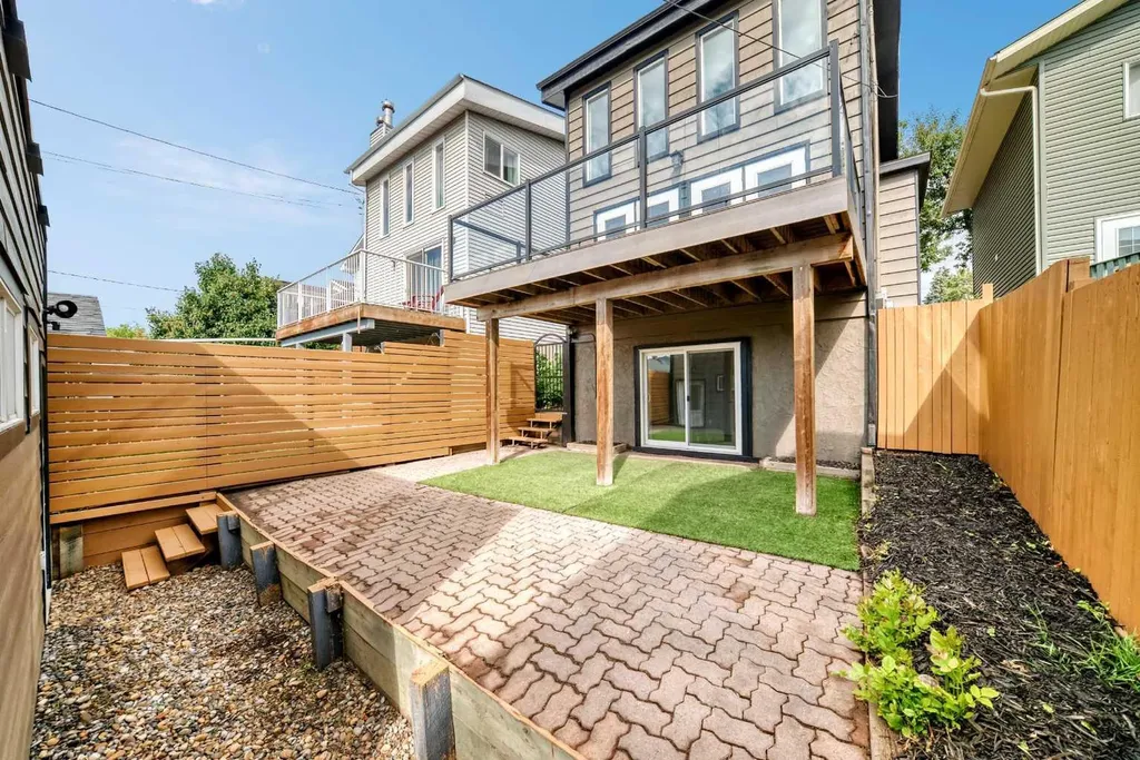 2208 Alexander Street SE Calgary AB T2G 4J6