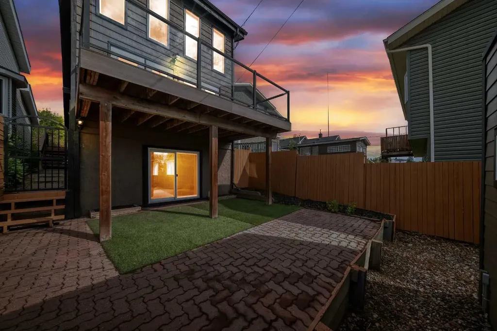 2208 Alexander Street SE Calgary AB T2G 4J6
