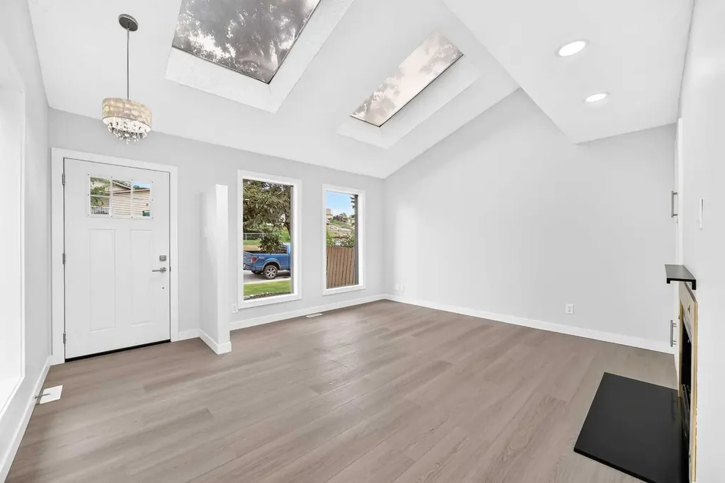 2208 Alexander Street SE Calgary AB T2G 4J6