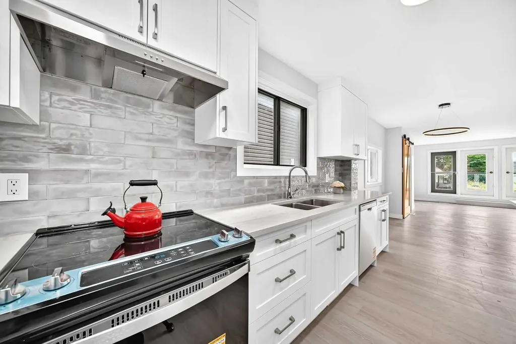 2208 Alexander Street SE Calgary AB T2G 4J6