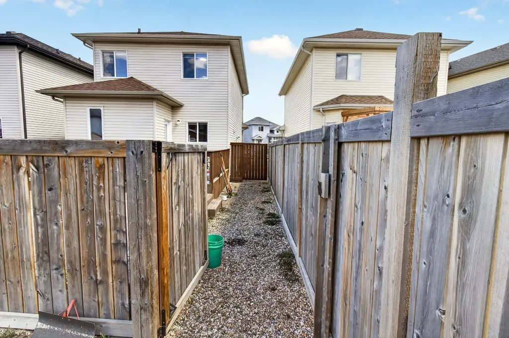 128 Juniper Street Fort Mcmurray AB T9K 0M8